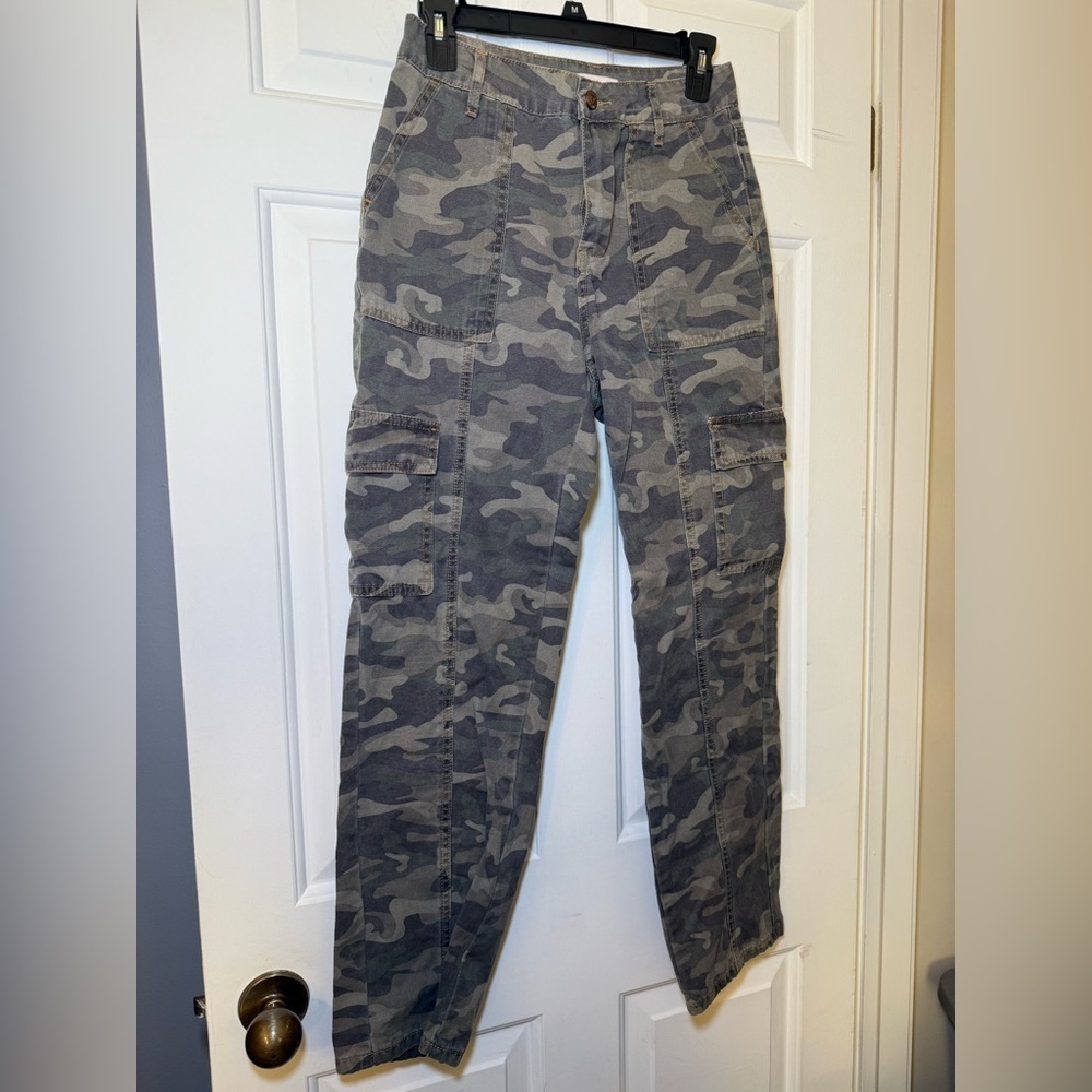 Sincerely Jules Camoflage Cargo Jeans Size 3 Y2K Street Wear Trendy 90’s
